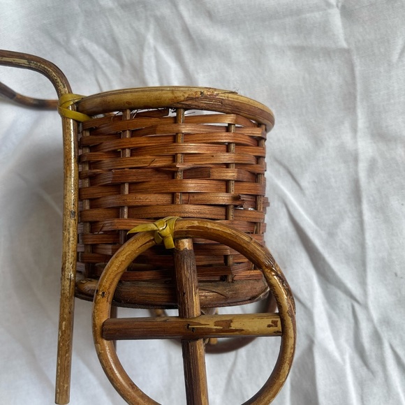 Vintage Small Basket cart planter - Picture 4 of 10